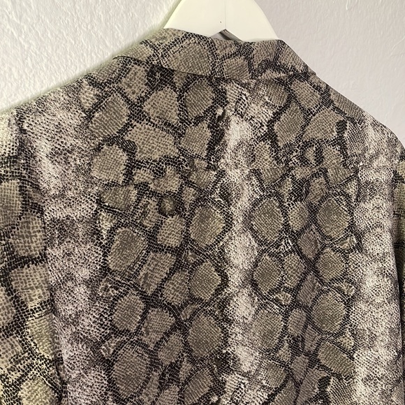 Limited snakeskin pattern button down - Picture 6 of 6